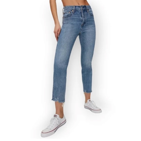 Levi's Premium Wedgie Jeans Medium Wash Fray Hem Button Fly High Waist 26 - Picture 1 of 15